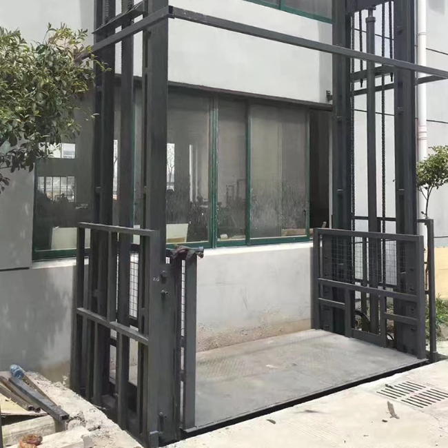 感城镇5吨室外升降货梯